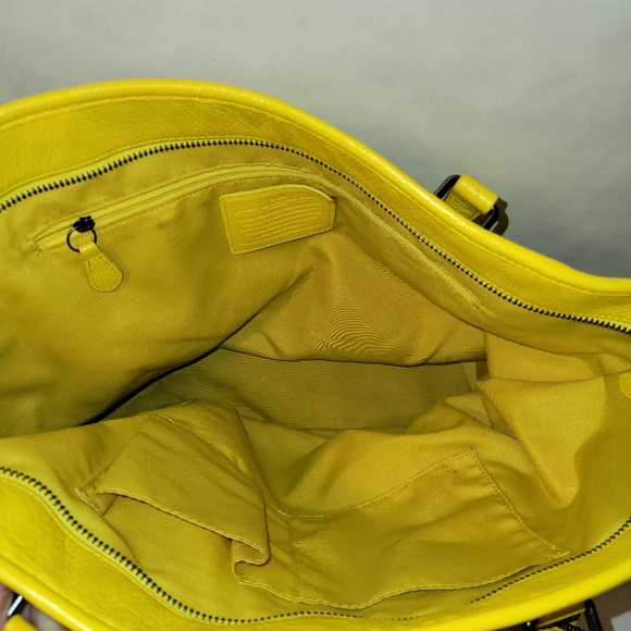 GUC COACH Pebbled Leather Tote - YELLOW - Picture 10 of 12
